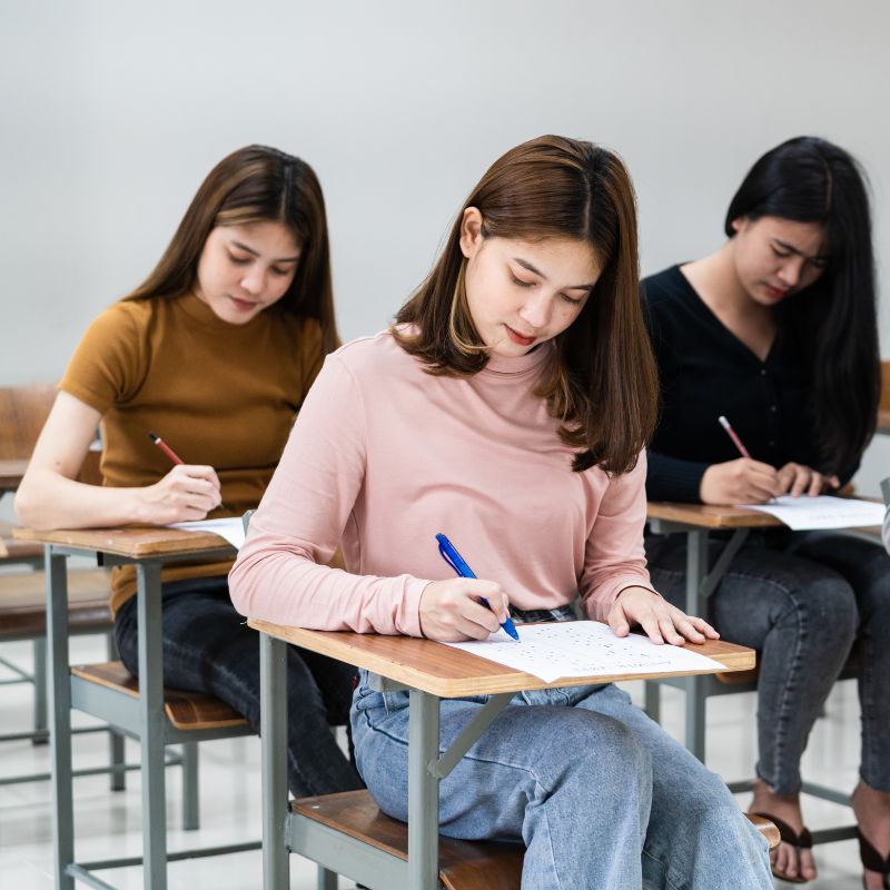 Study In The Best IELTS/PTE Coaching Institute Of Ahmedabad, Study At Reyna Overseas!